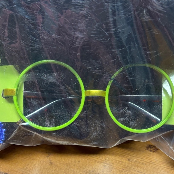 Disney Encanto Black Wig with Green Glasses - Picture 7 of 10